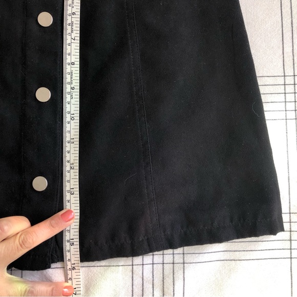 H&M black faux suede skirt| Button down skirt| Size 2 - Picture 7 of 8